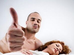 žena s mužom, ktorý si zväčšil penis pomocou ľudových prostriedkov